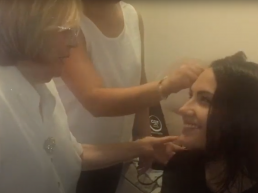 María Rosa le corta el pelo a Ana